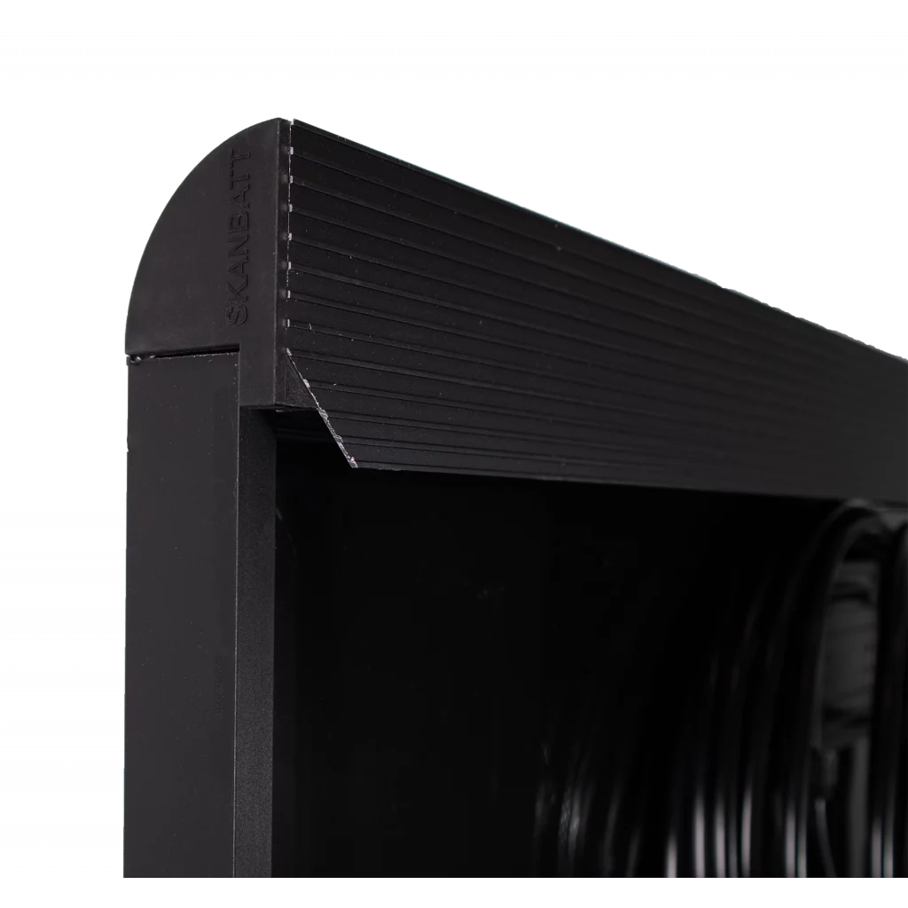 SKANBATT AERO 220W panel med 7M kabel og spoilere for enkel montering