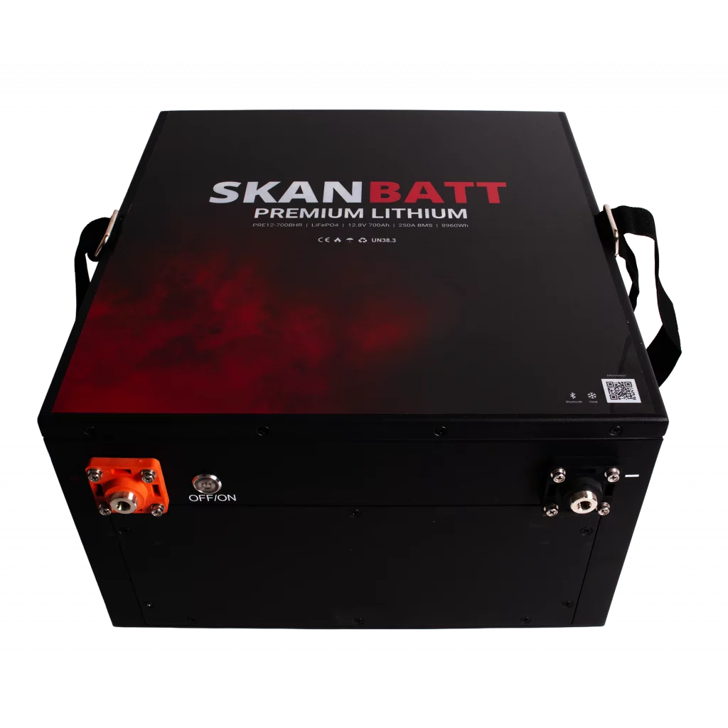 SKANBATT Premium Lithium - 12V 700Ah 250A BMS - 380x360x220mm - Bluetooth - Heat - 8 Års garanti - "Under setet" modell