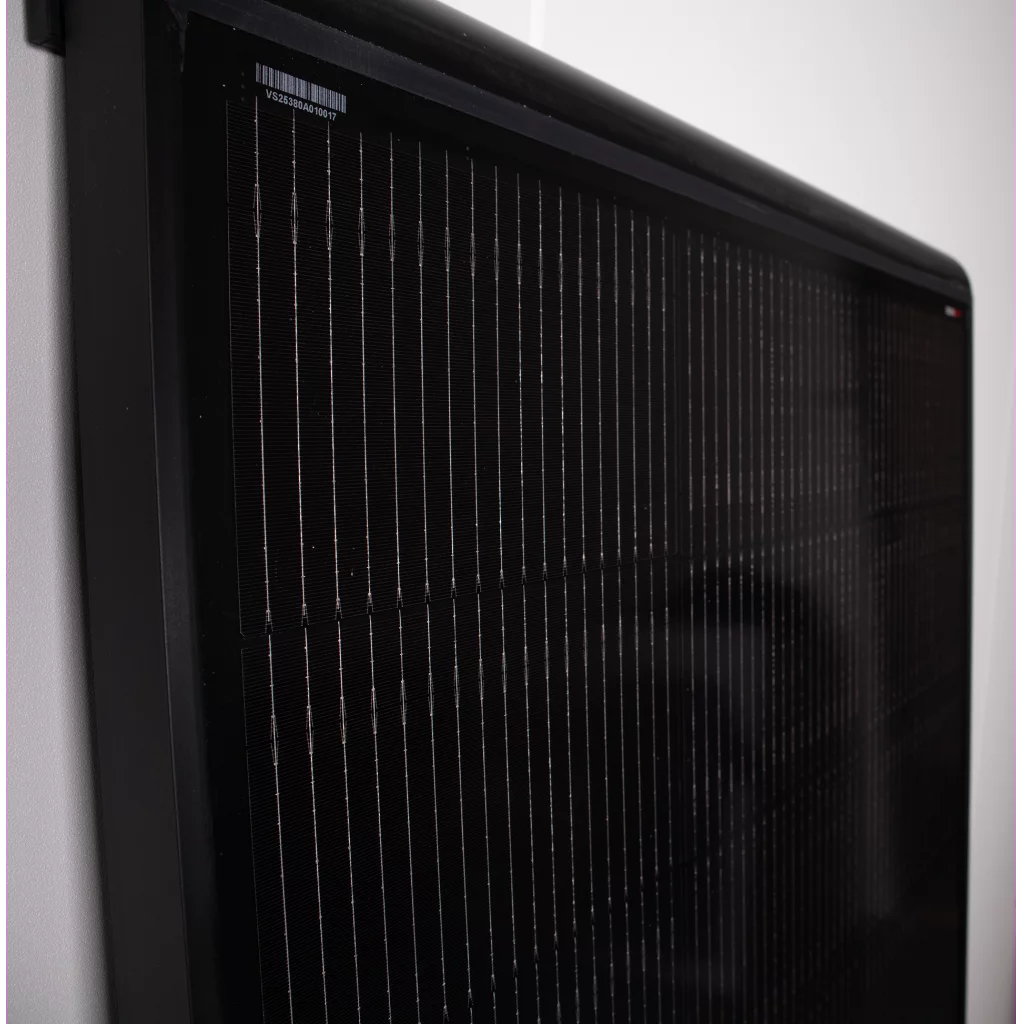SKANBATT AERO 220W panel med 7M kabel og spoilere for enkel montering