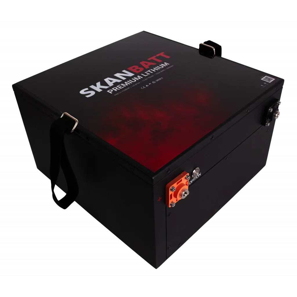 SKANBATT Premium Lithium - 12V 700Ah 250A BMS - 380x360x220mm - Bluetooth - Heat - 8 Års garanti - "Under setet" modell